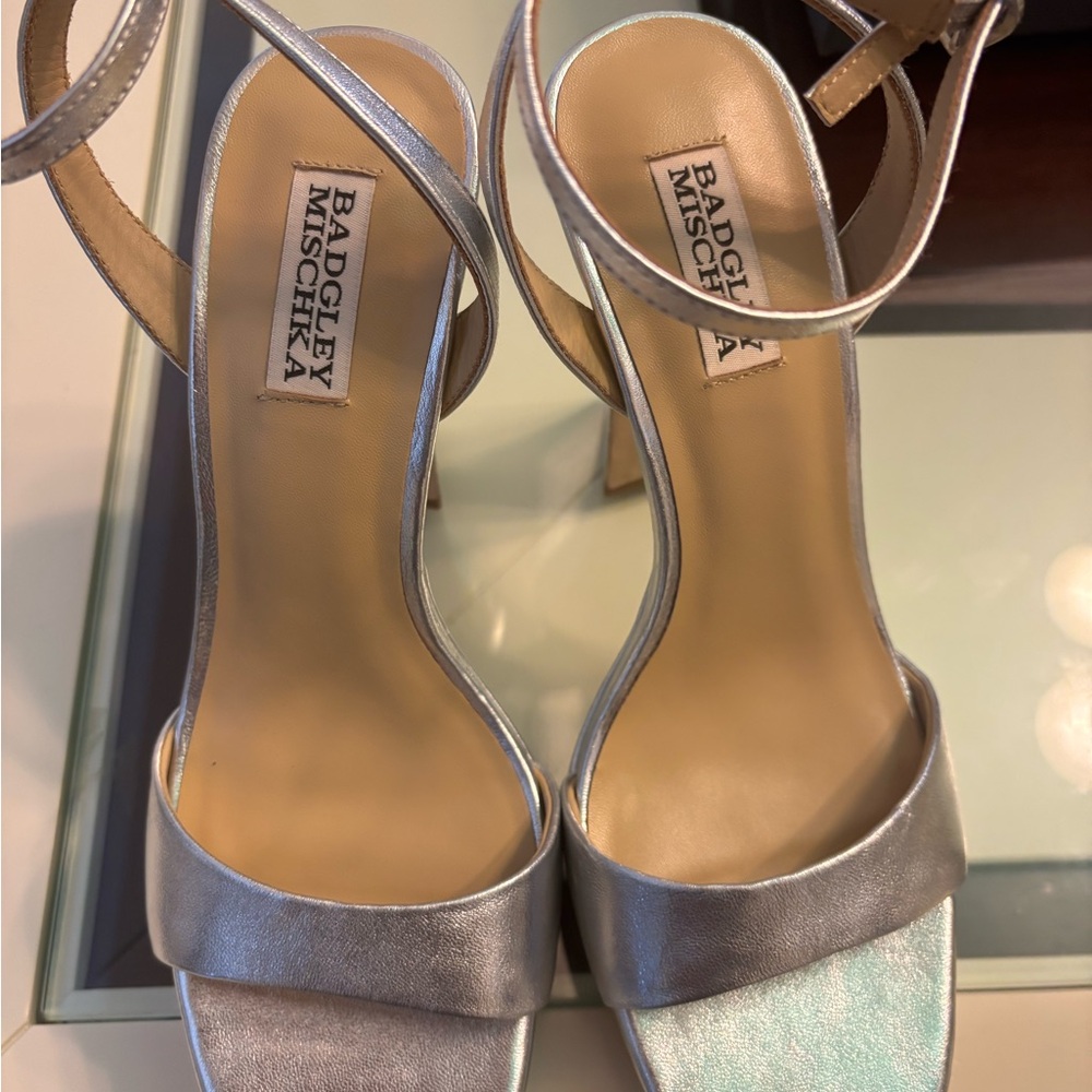 Badgley Mischka Silver Platform Caia with Heart-Shaped Buckle - Picture 3 of 7